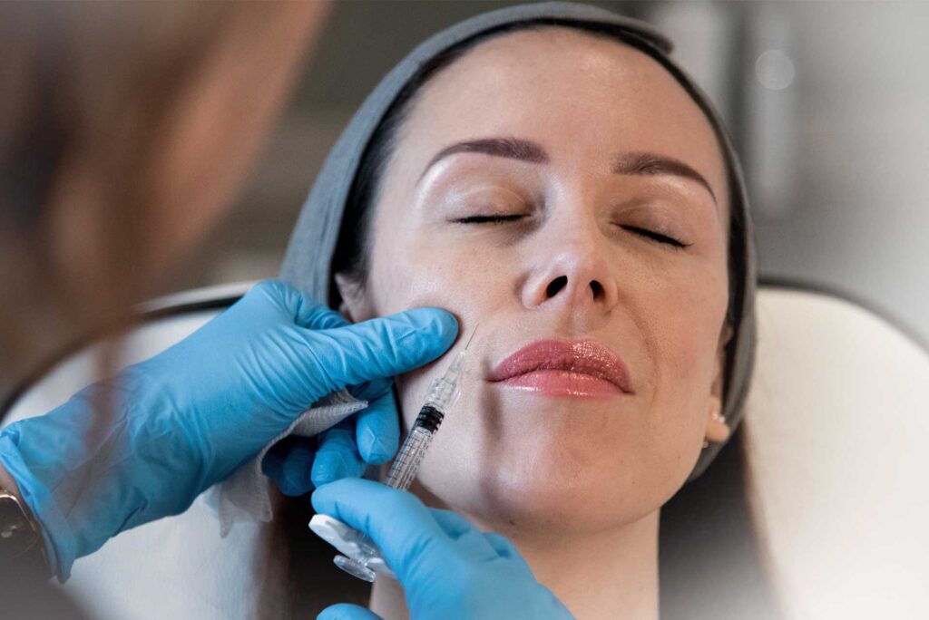 Beauty Behandlung zum Wangenaufbau mit Hyaluronsäure