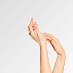 Handverjüngung ohne OP: Volumen, Struktur & Glow – was realistisch ist